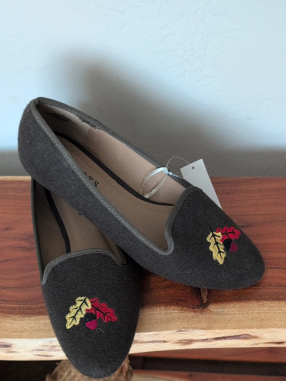 NWT Talbots Olive Embroidered SlipOn Loafers with Red & Gold Fall Leaf Accents 7